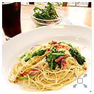 季節野菜とベーコンのペペロンチーノ